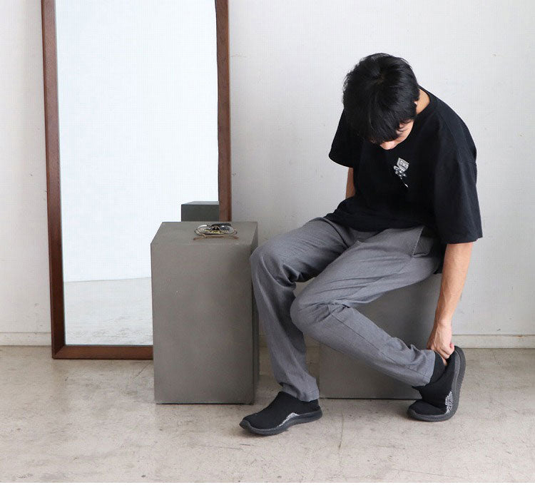 キューブテーブル レイジー UP ST 東馬 キューブ家具 グレー サイドテーブル 展示什器 コンクリート調 モダン家具 MDF 軽量家具 組立不要 ディスプレイ台 インテリア什器 シンプル家具(代引不可)