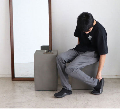 キューブテーブル レイジー UP ST 東馬 キューブ家具 グレー サイドテーブル 展示什器 コンクリート調 モダン家具 MDF 軽量家具 組立不要 ディスプレイ台 インテリア什器 シンプル家具(代引不可)